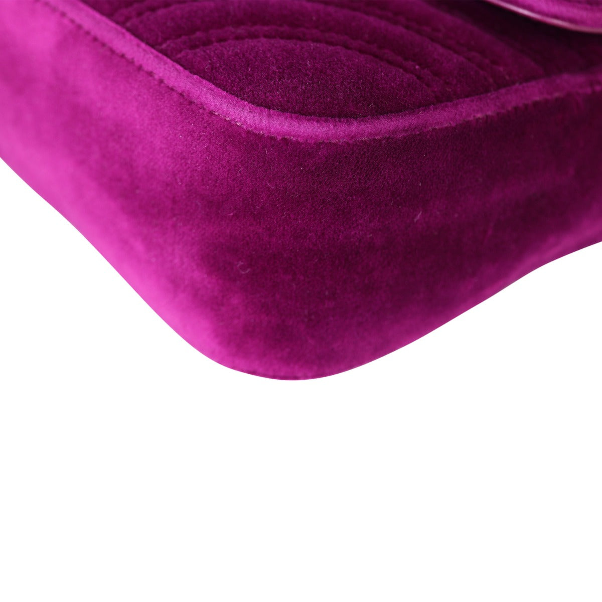 Gucci GG Marmont Mini Velvet Shoulder Bag Corner Close Up