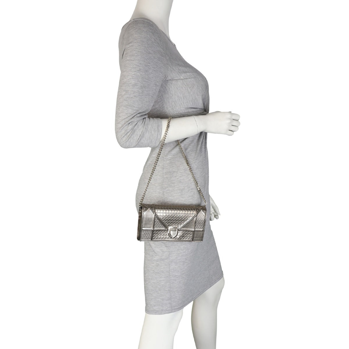 Dior Diorama Wallet on Chain Micro-Cannage Mannequin