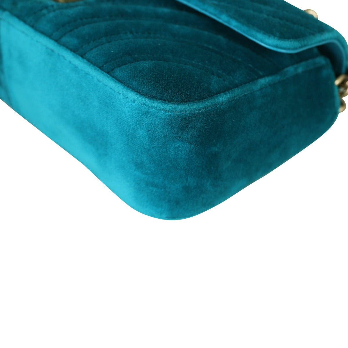 Gucci GG Marmont Mini Velvet Shoulder Bag Corner Close Up