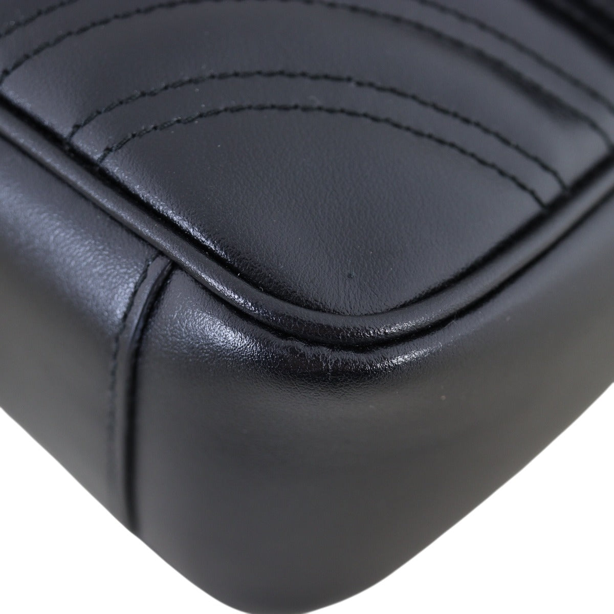 Gucci GG Marmont Matelasse Medium Shoulder Bag