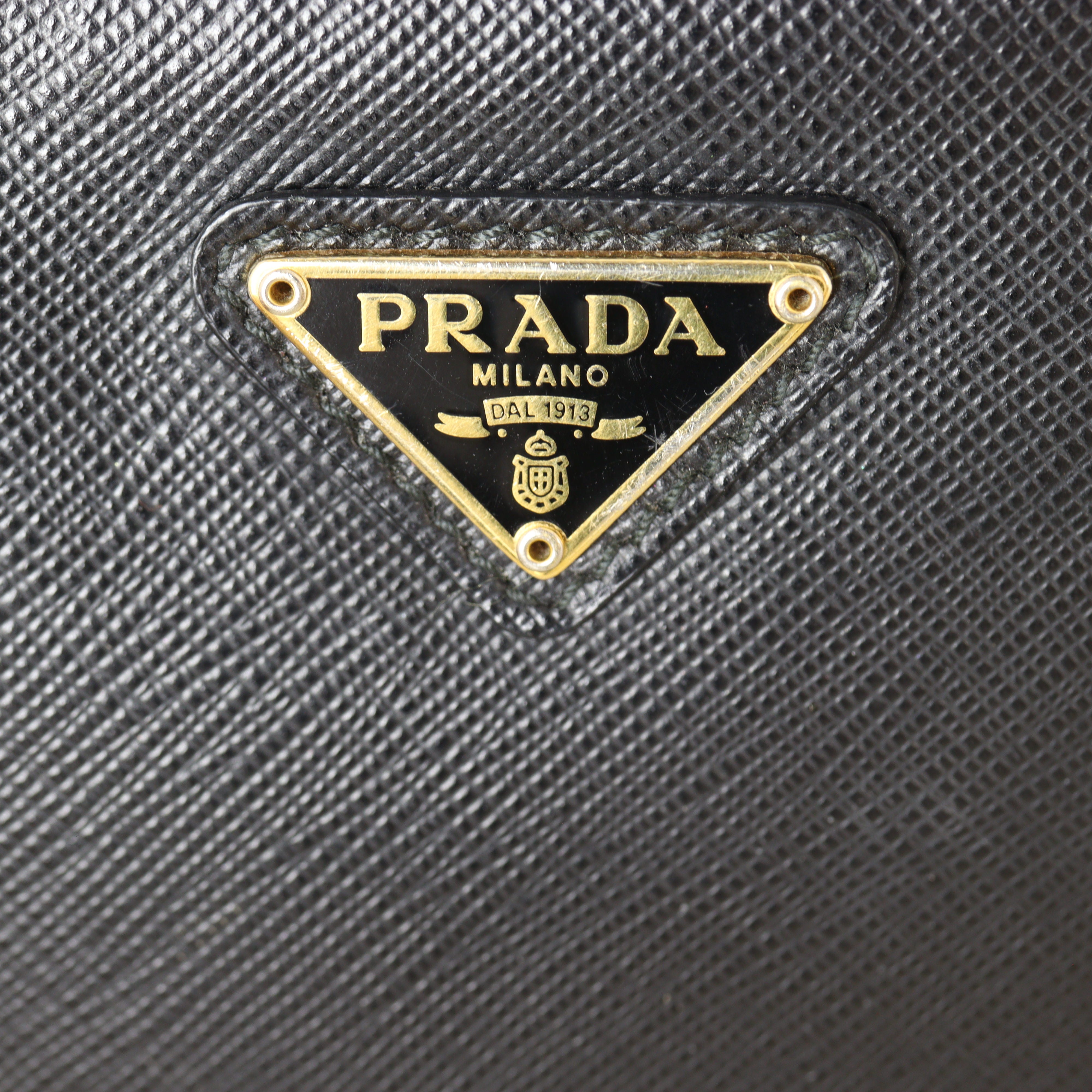 Prada Re-edition 2005 Saffiano Shoulder Bag