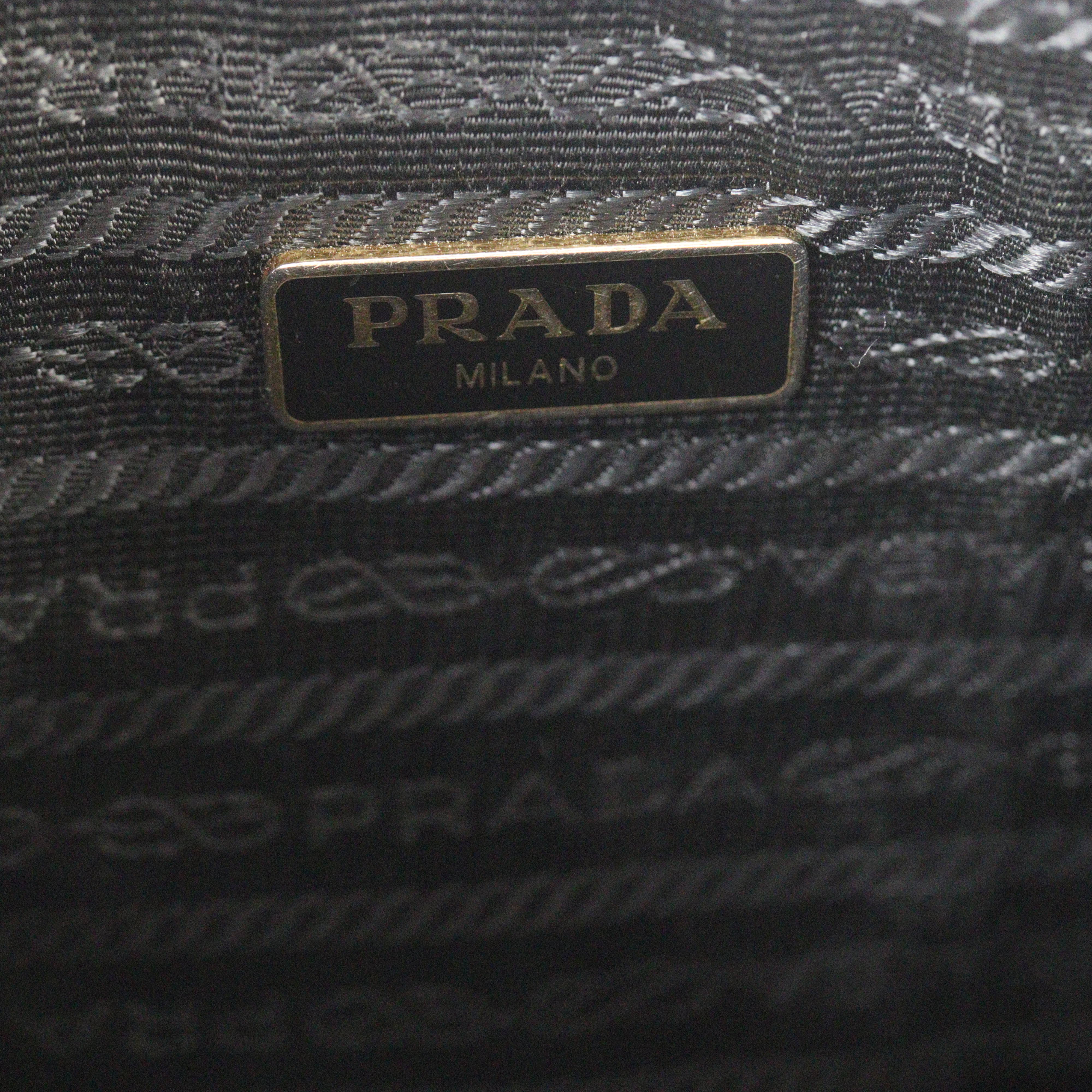 Prada Re-edition 2005 Saffiano Shoulder Bag