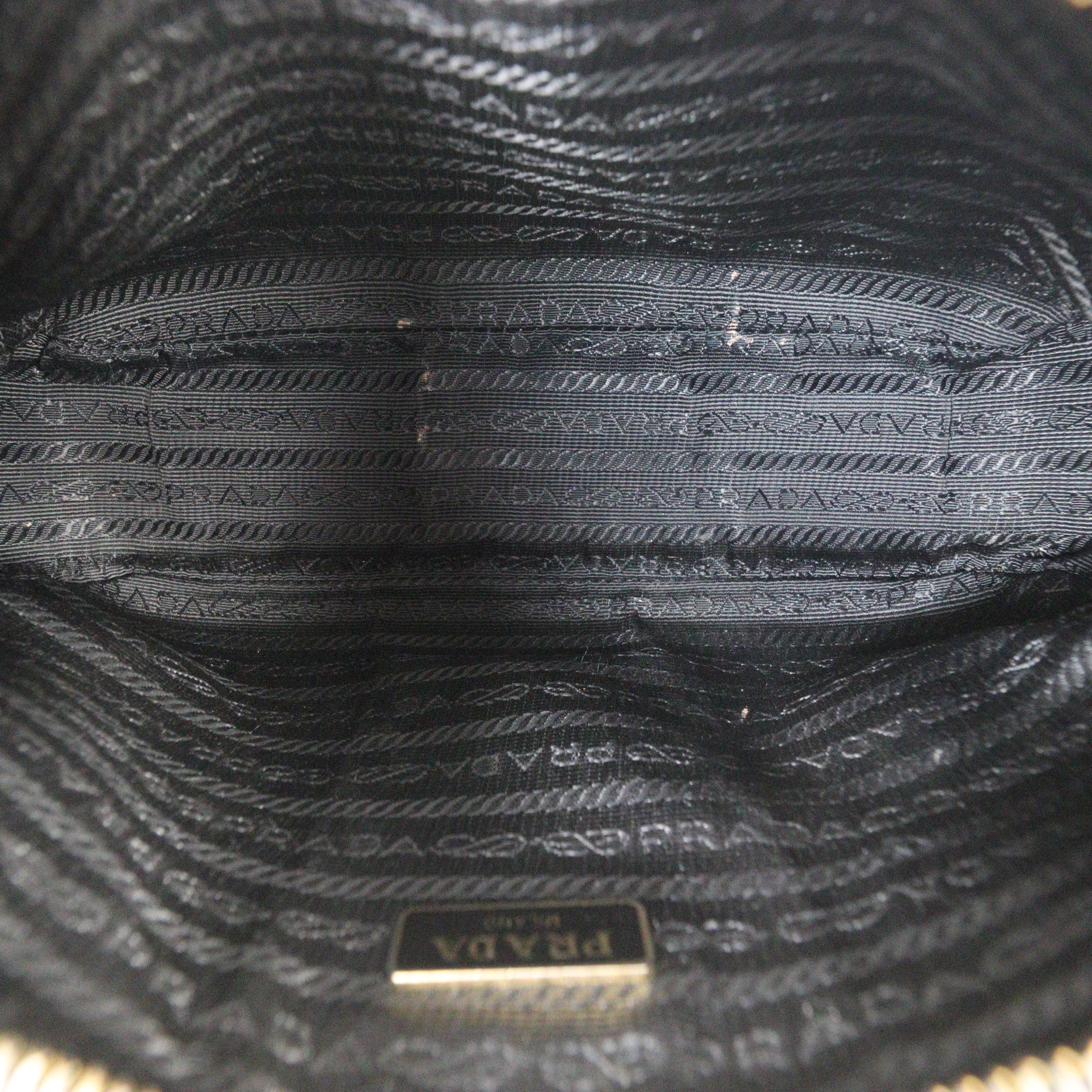 Prada Re-edition 2005 Saffiano Shoulder Bag