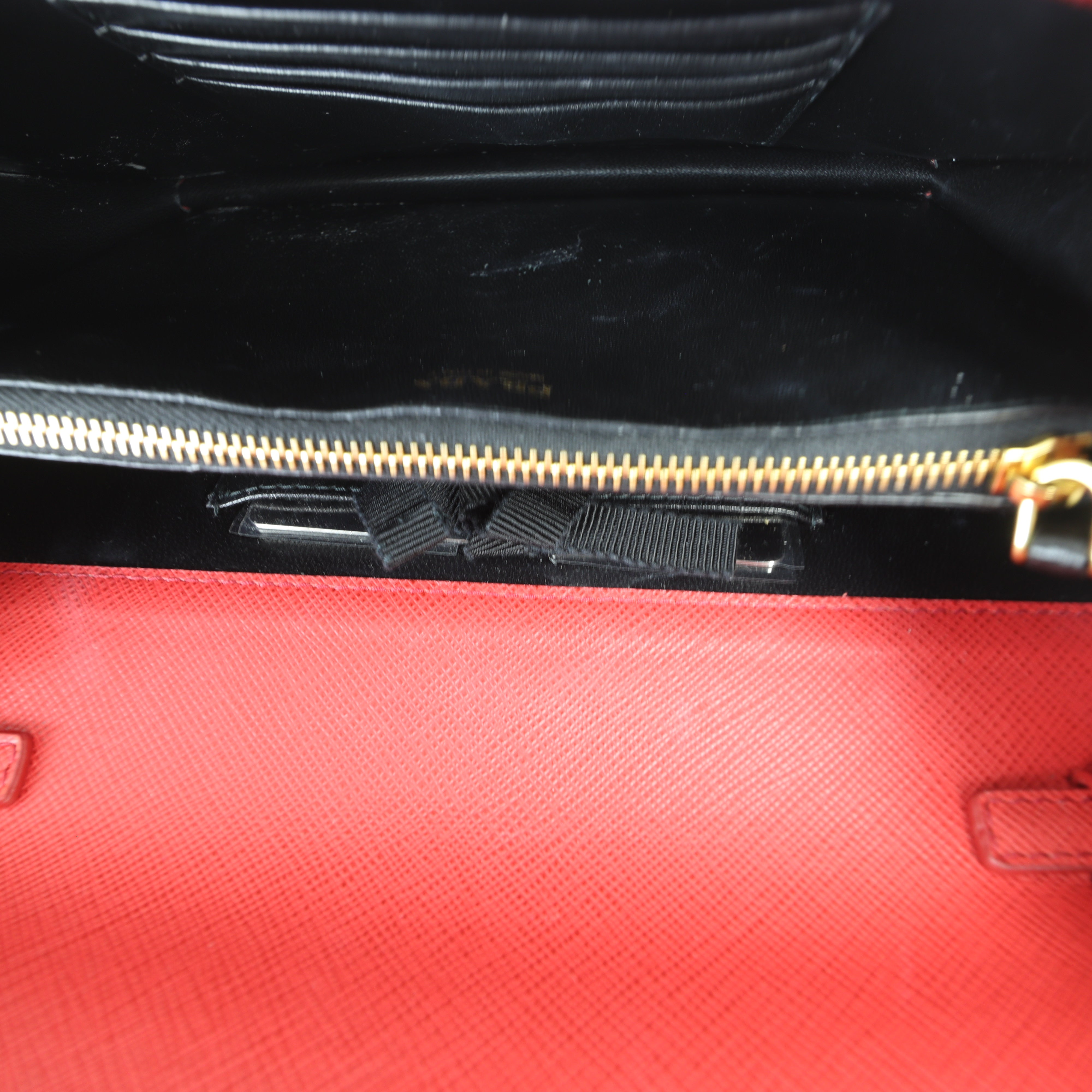 Prada Monochrome Saffiano Wallet on Chain