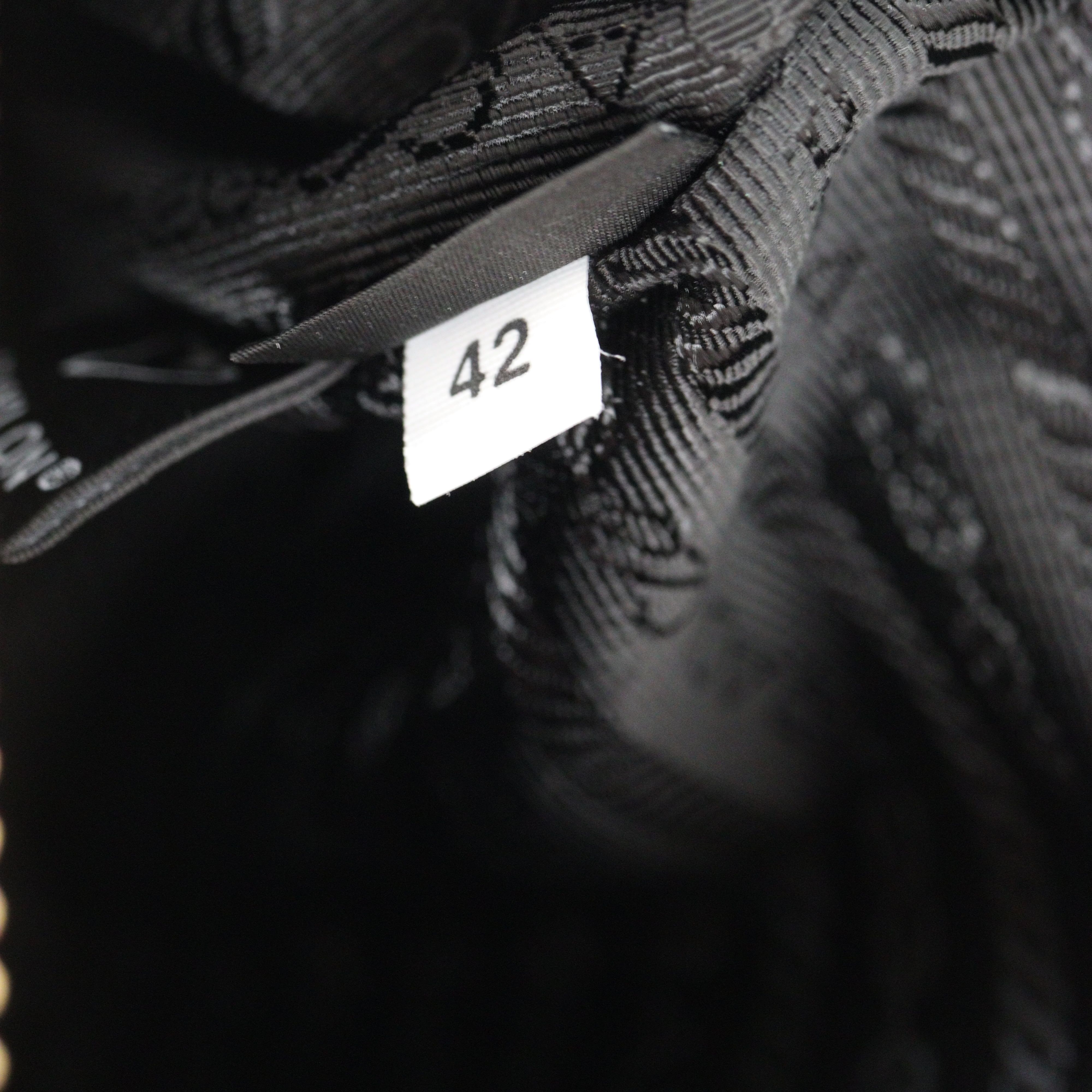 Prada Re-Edition 2005 Tessuto Shoulder Bag