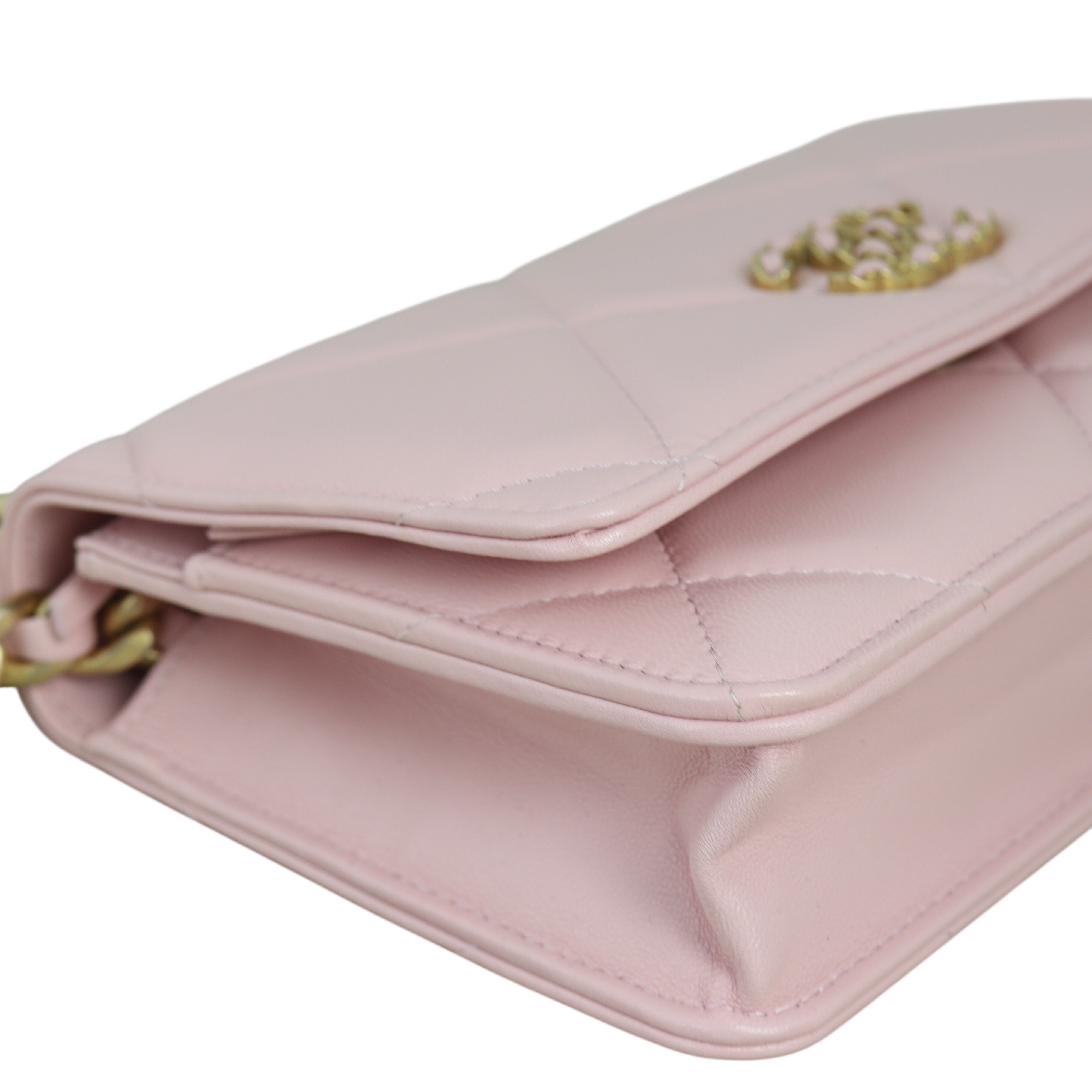 Chanel 19 Wallet on Chain