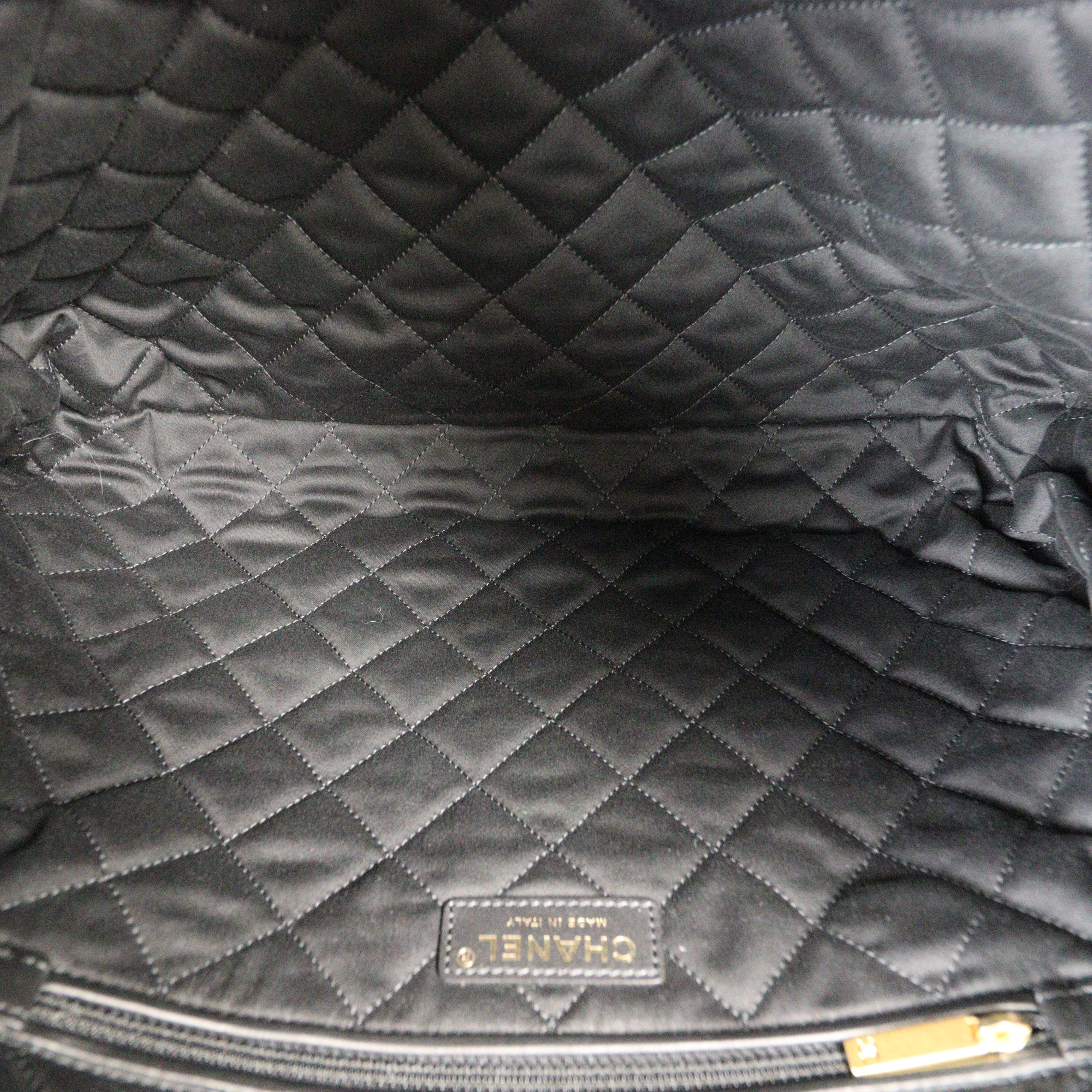 Chanel 22 Hobo Small