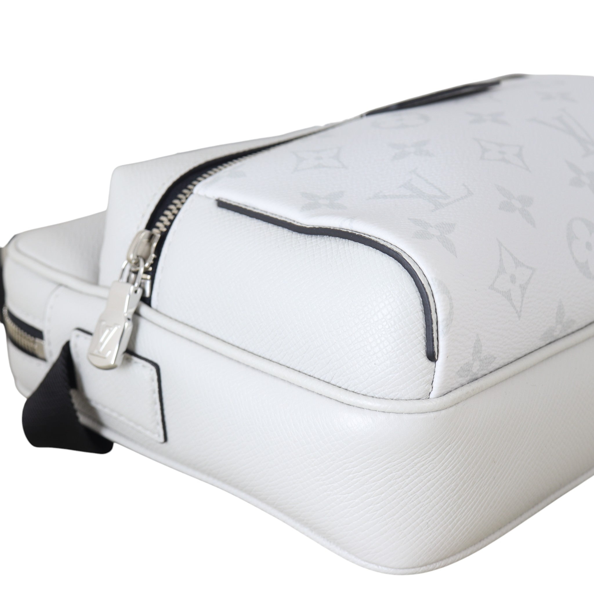 Louis Vuitton Outdoor Messenger Monogram Taigarama