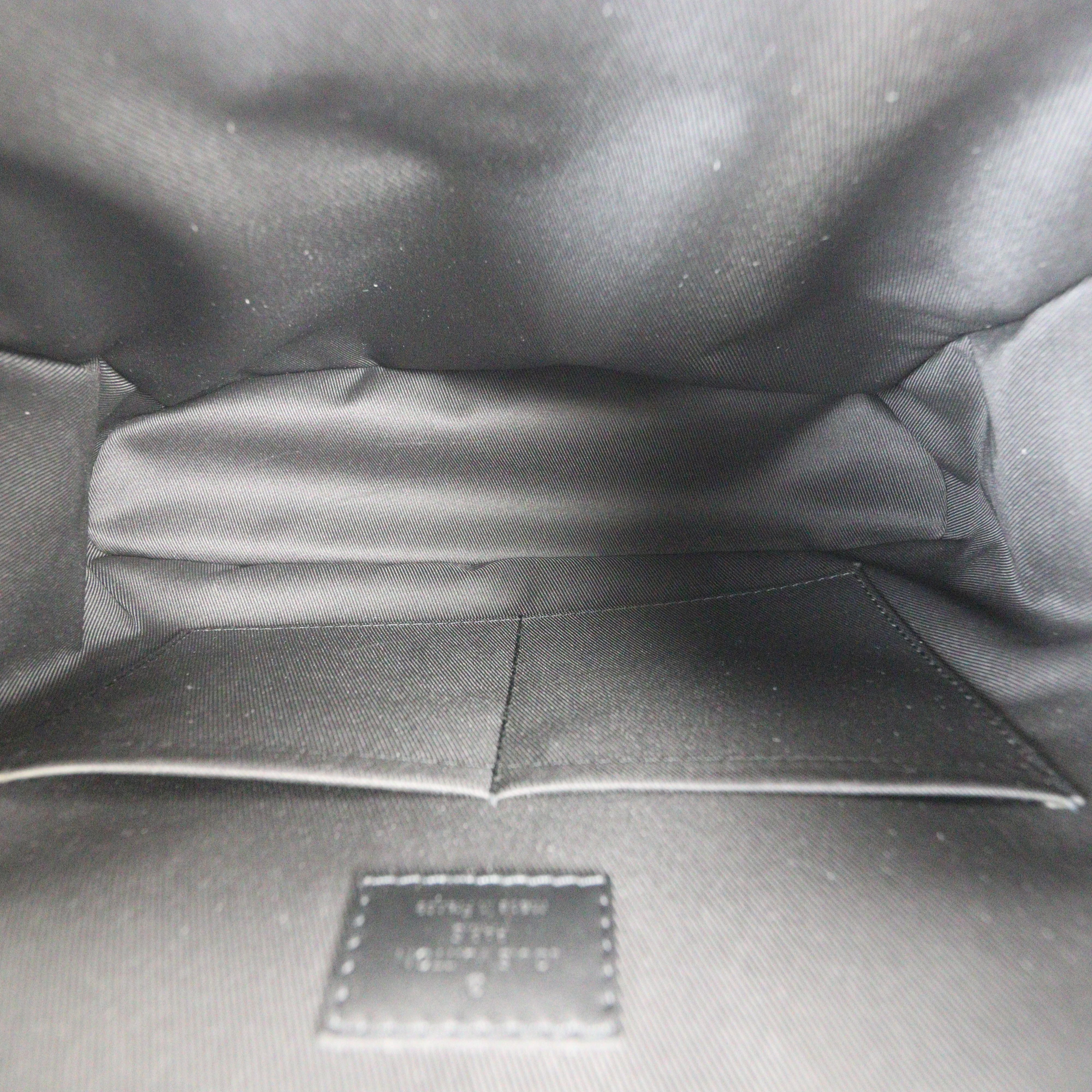 Louis Vuitton Christopher Messenger Taurillon