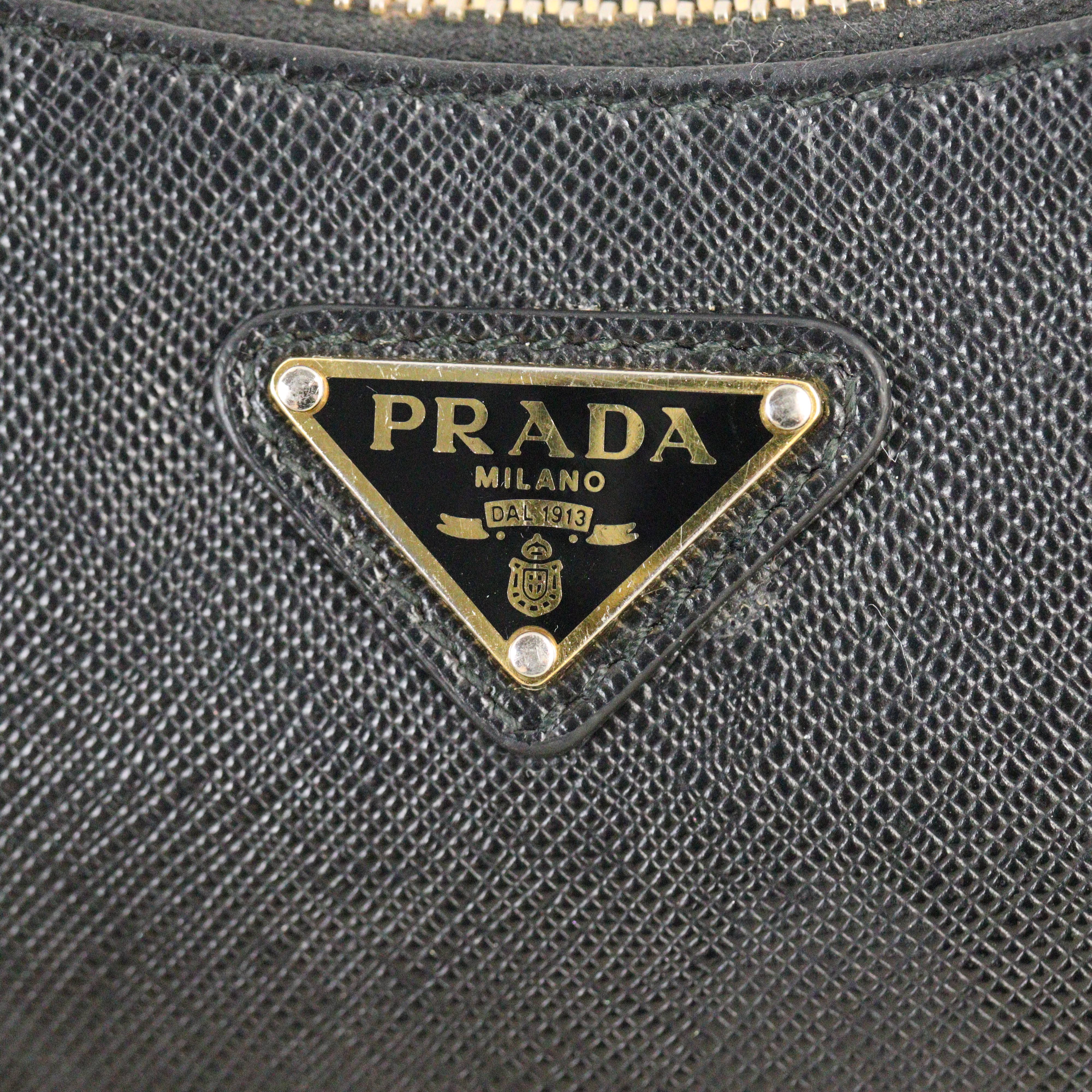 Prada Re-edition 2005 Saffiano Shoulder Bag
