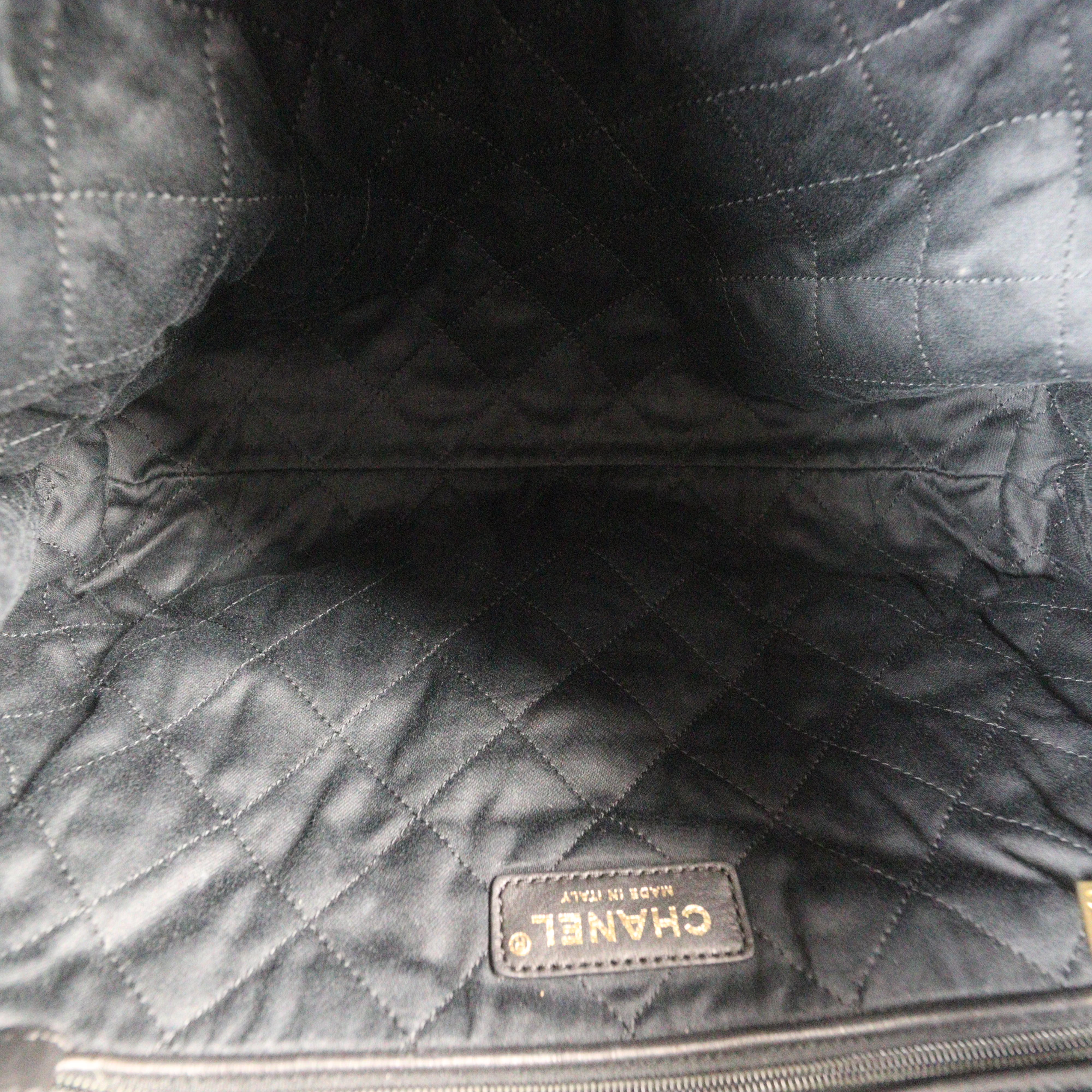 Chanel 22 Hobo Small