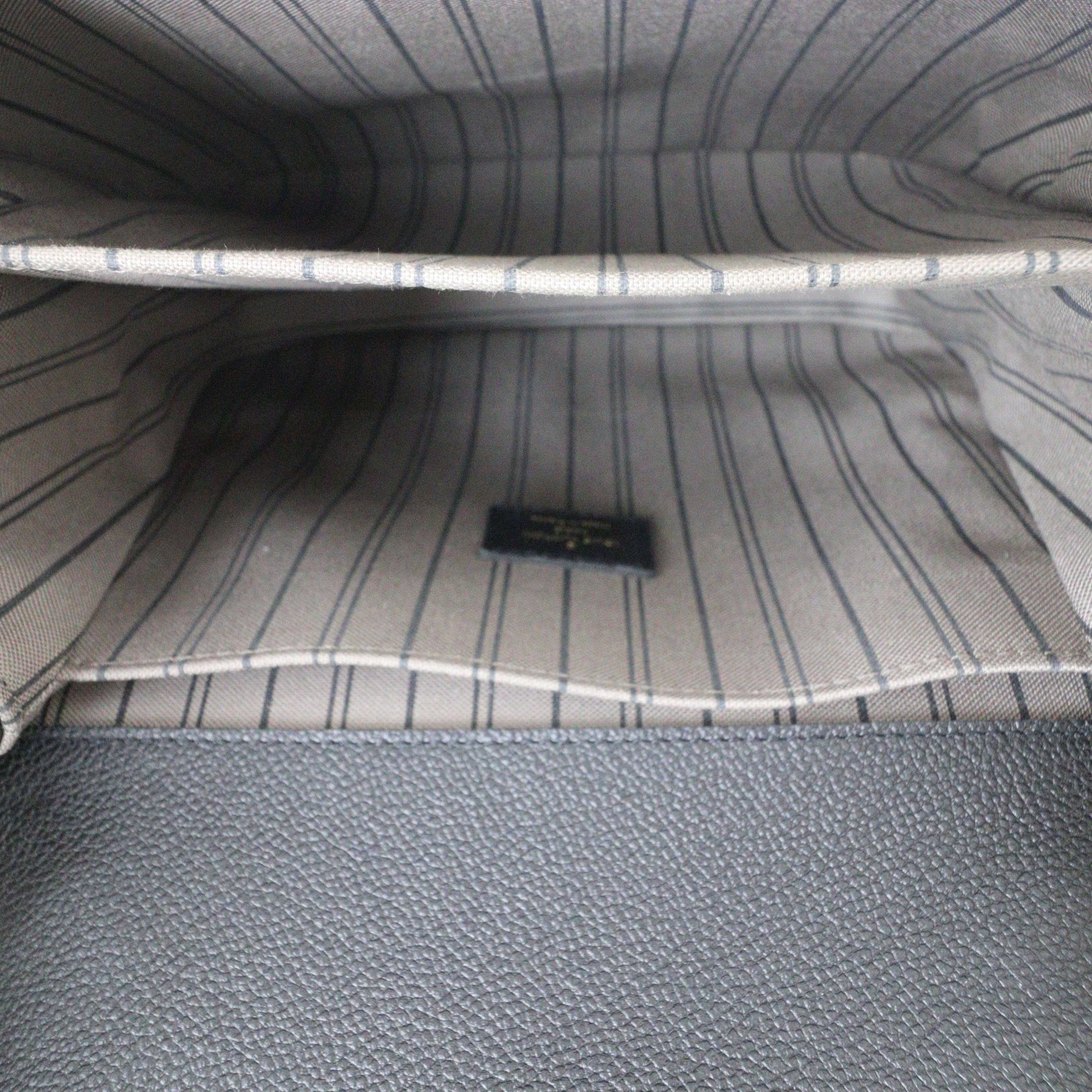 Louis Vuitton Pochette Metis Monogram Empreinte