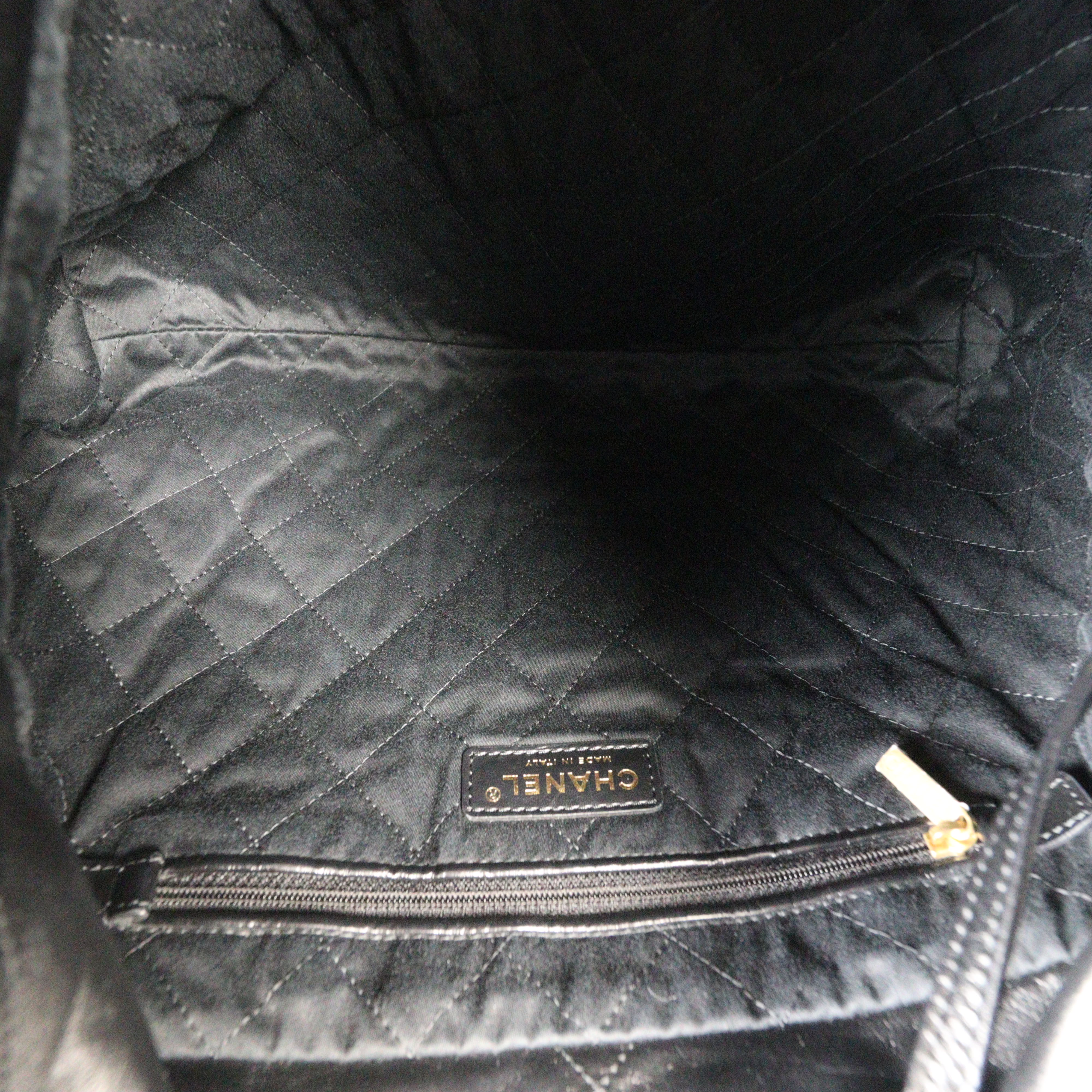 Chanel 22 Hobo Medium