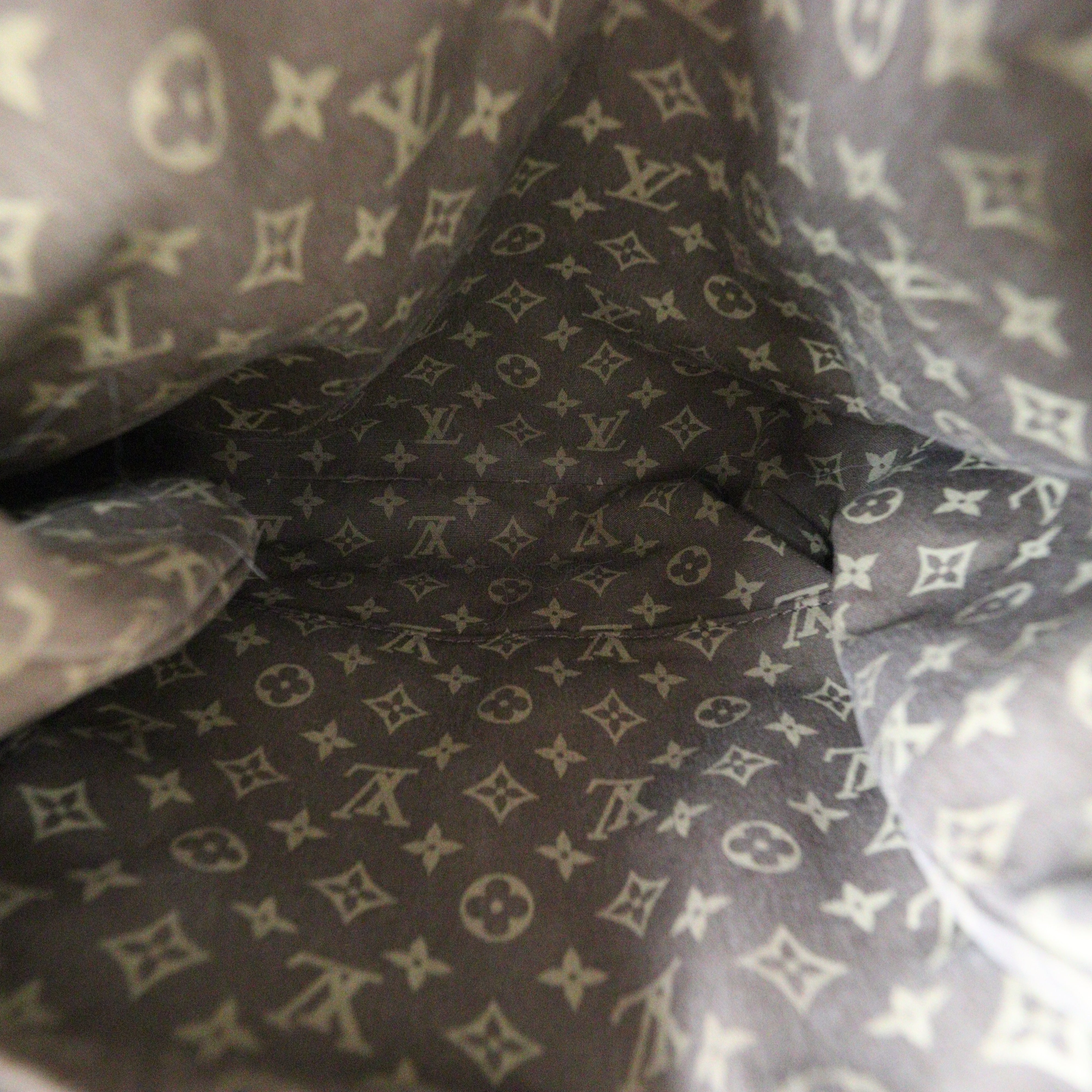 Louis Vuitton Globe PM Tote
