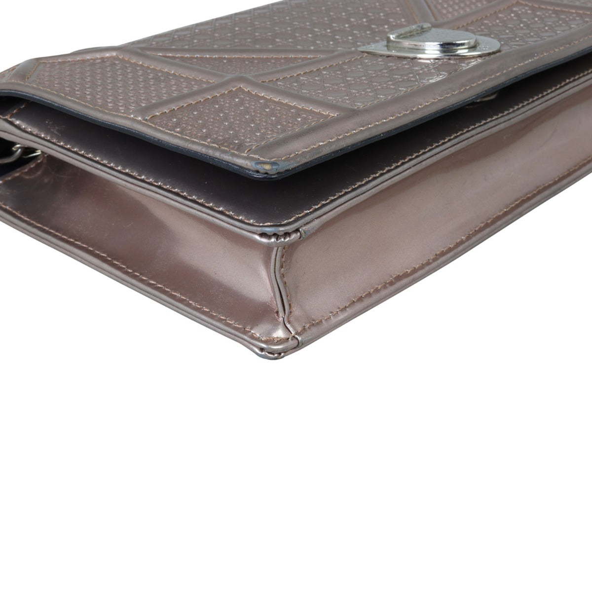 Dior Diorama Wallet on Chain Micro-cannage Corner Closeup