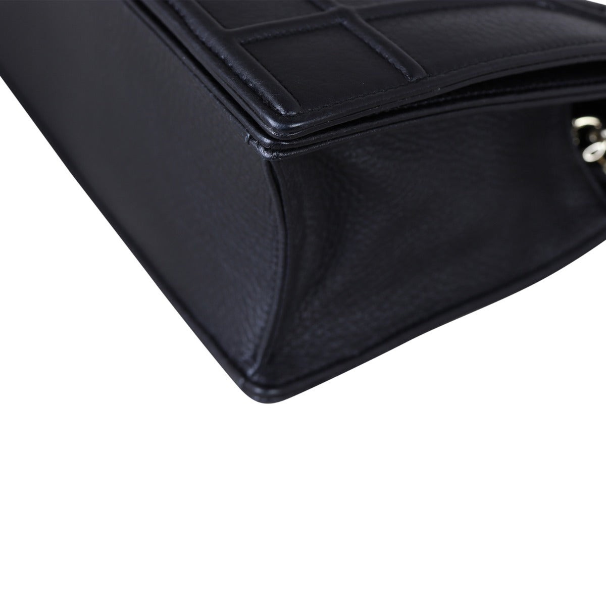 Dior Diorama Medium Corner Close Up