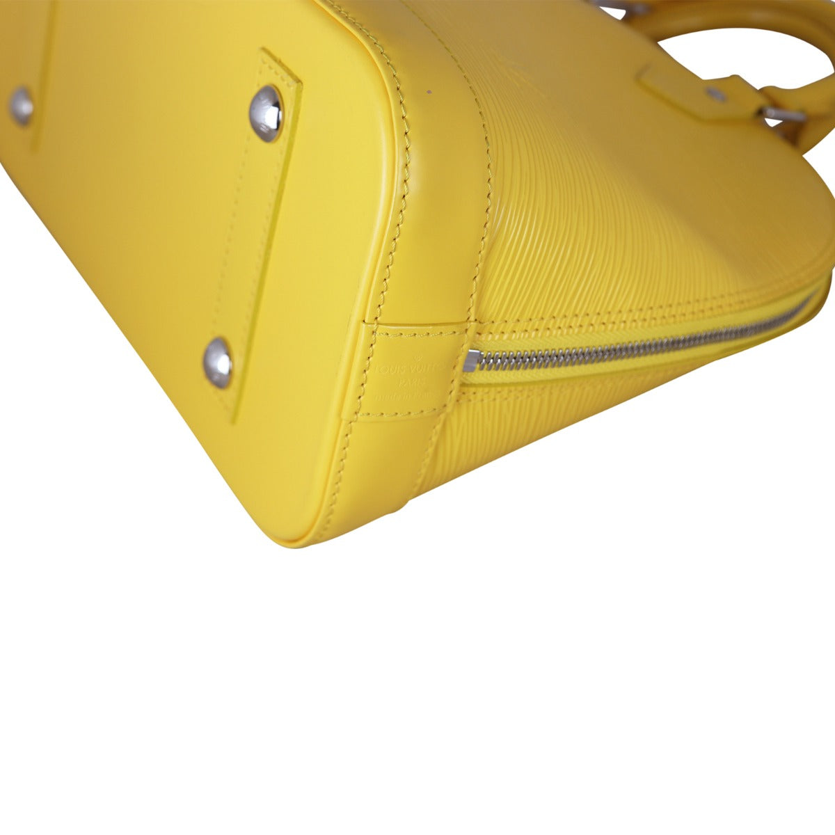 Louis Vuitton Alma PM Epi Close Corner