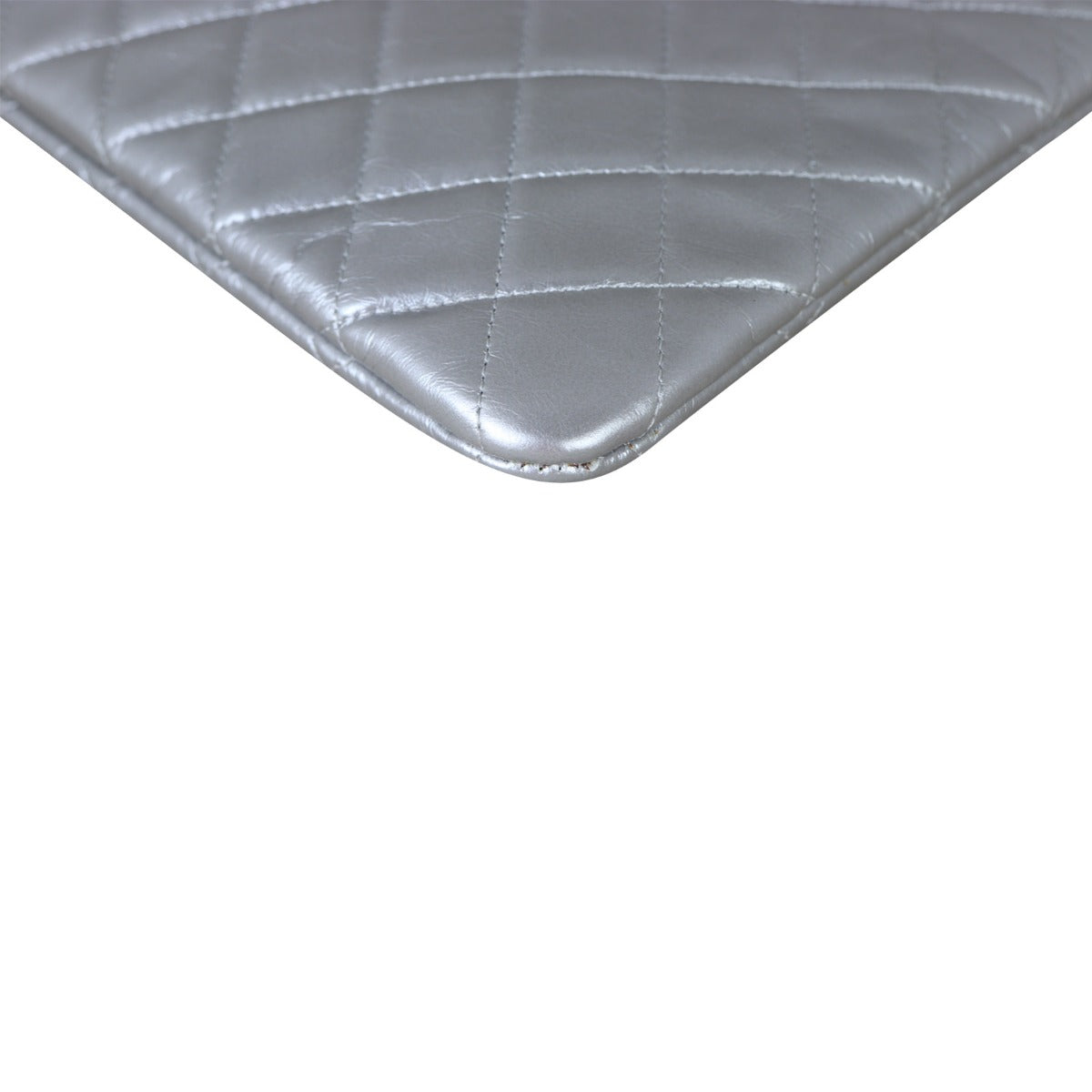 Chanel Boy O-Case Large Corner Close up