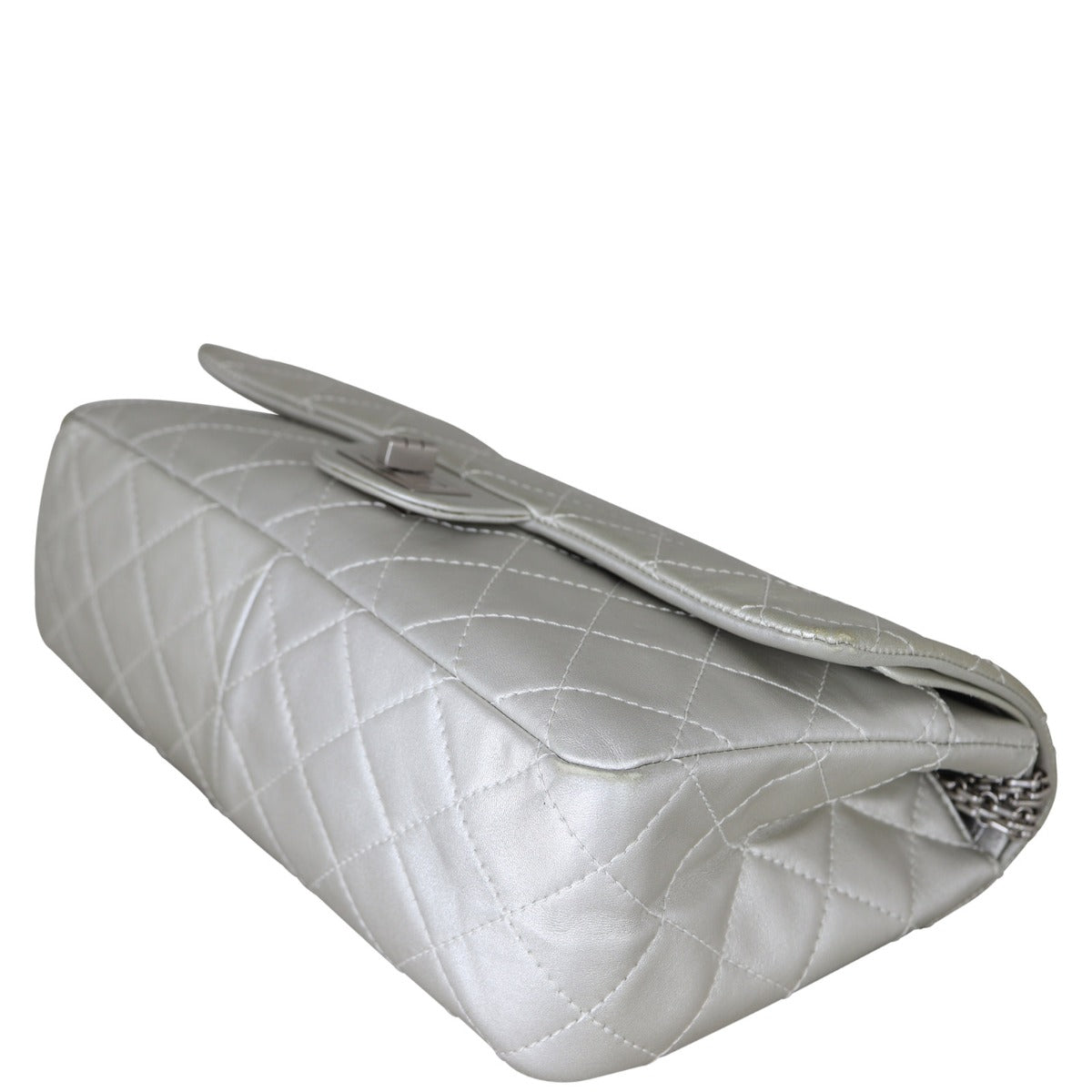 Chanel 2.55 Reissue 227 Double Flap Bag Corner Distance