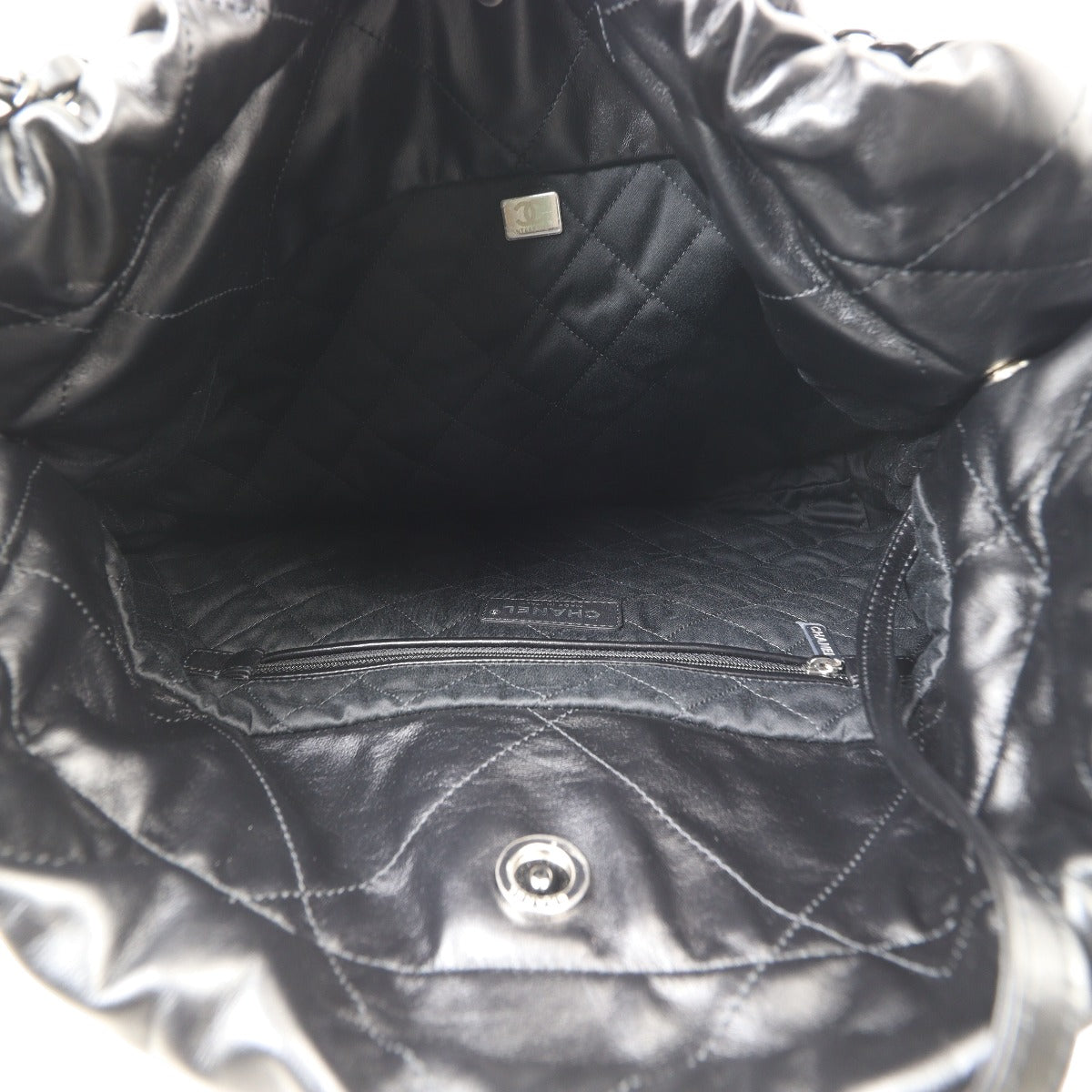 Chanel 22 Hobo Medium