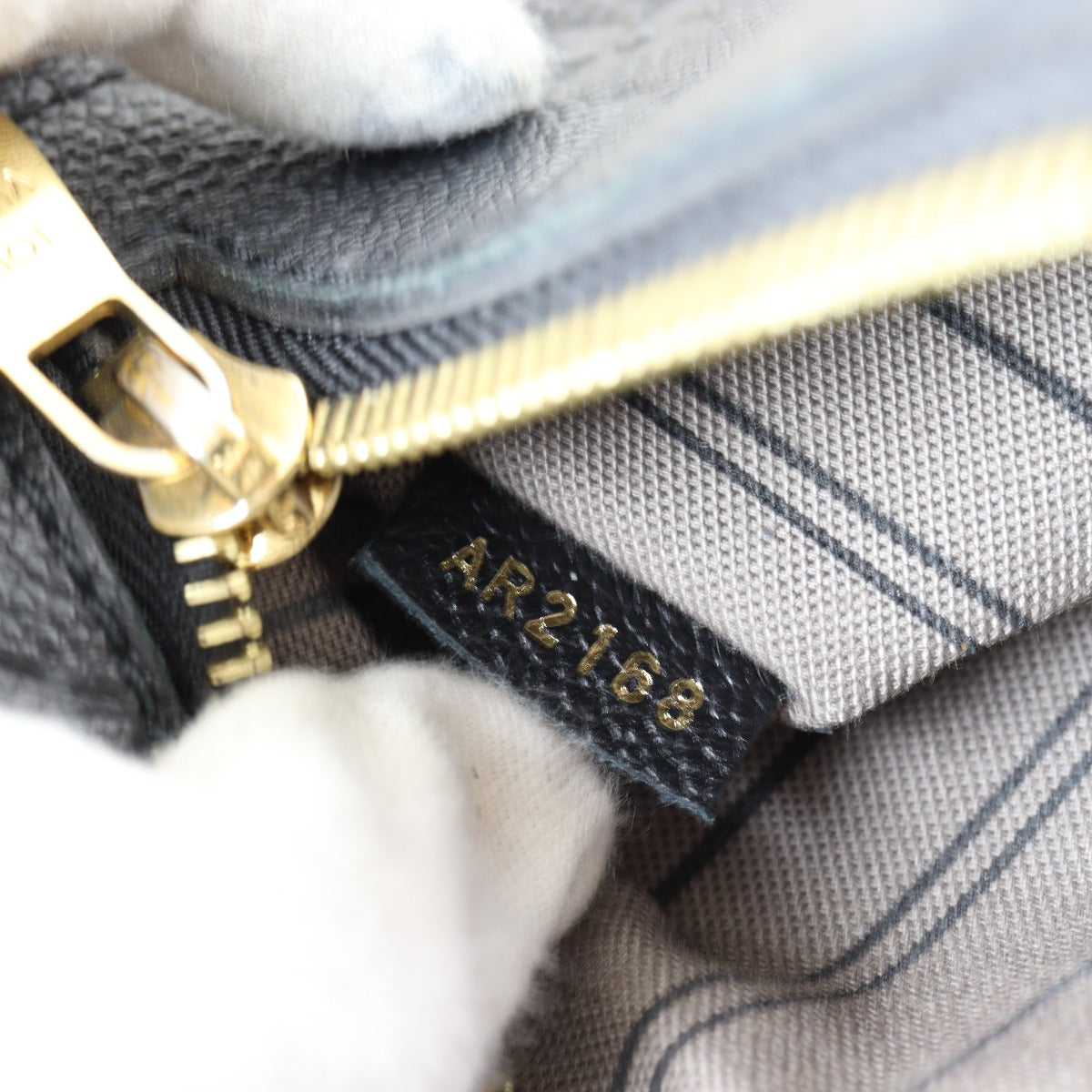 Louis Vuitton Pochette Metis Monogram Empreinte