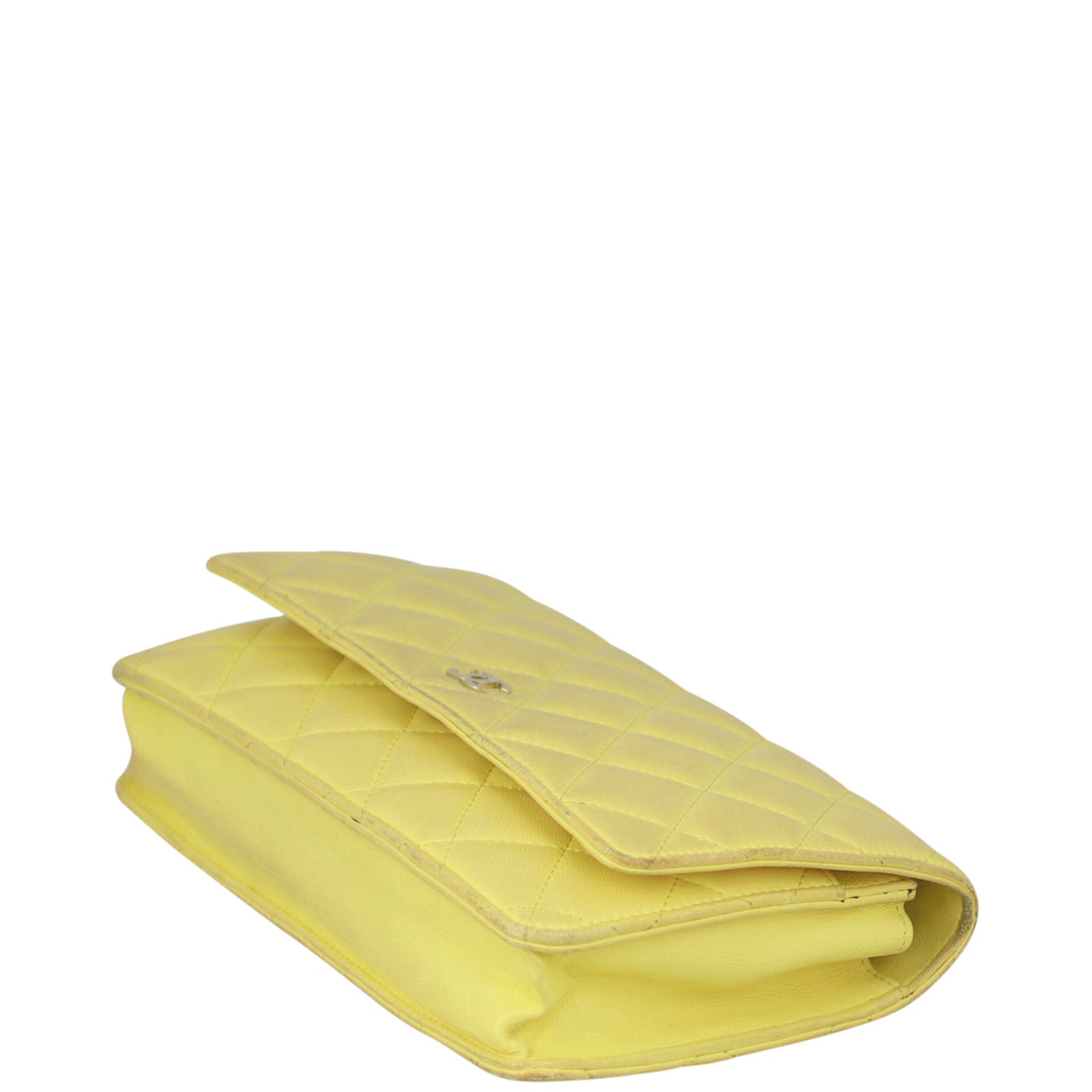 Chanel Wallet on Chain corner