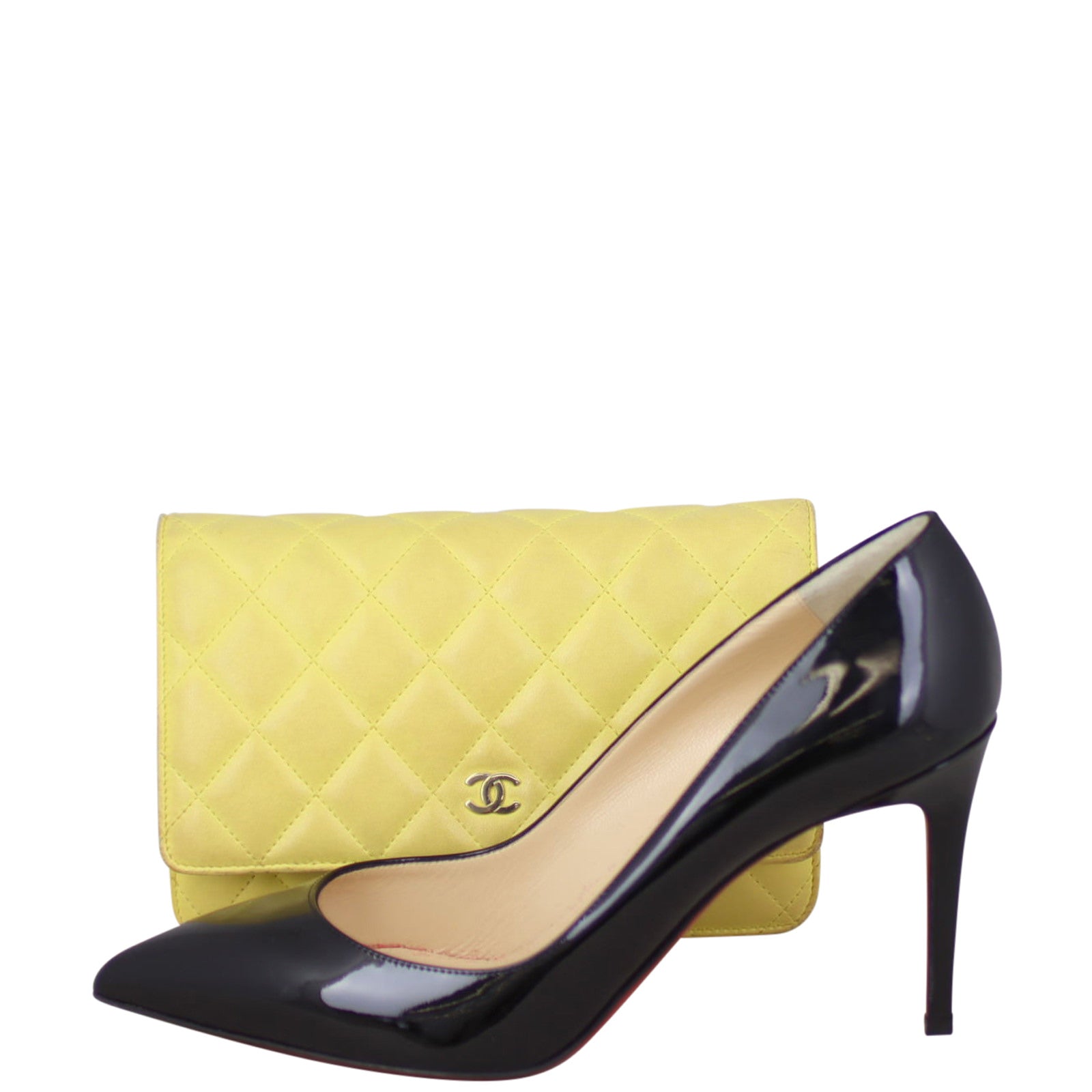 Chanel Wallet on Chain scale