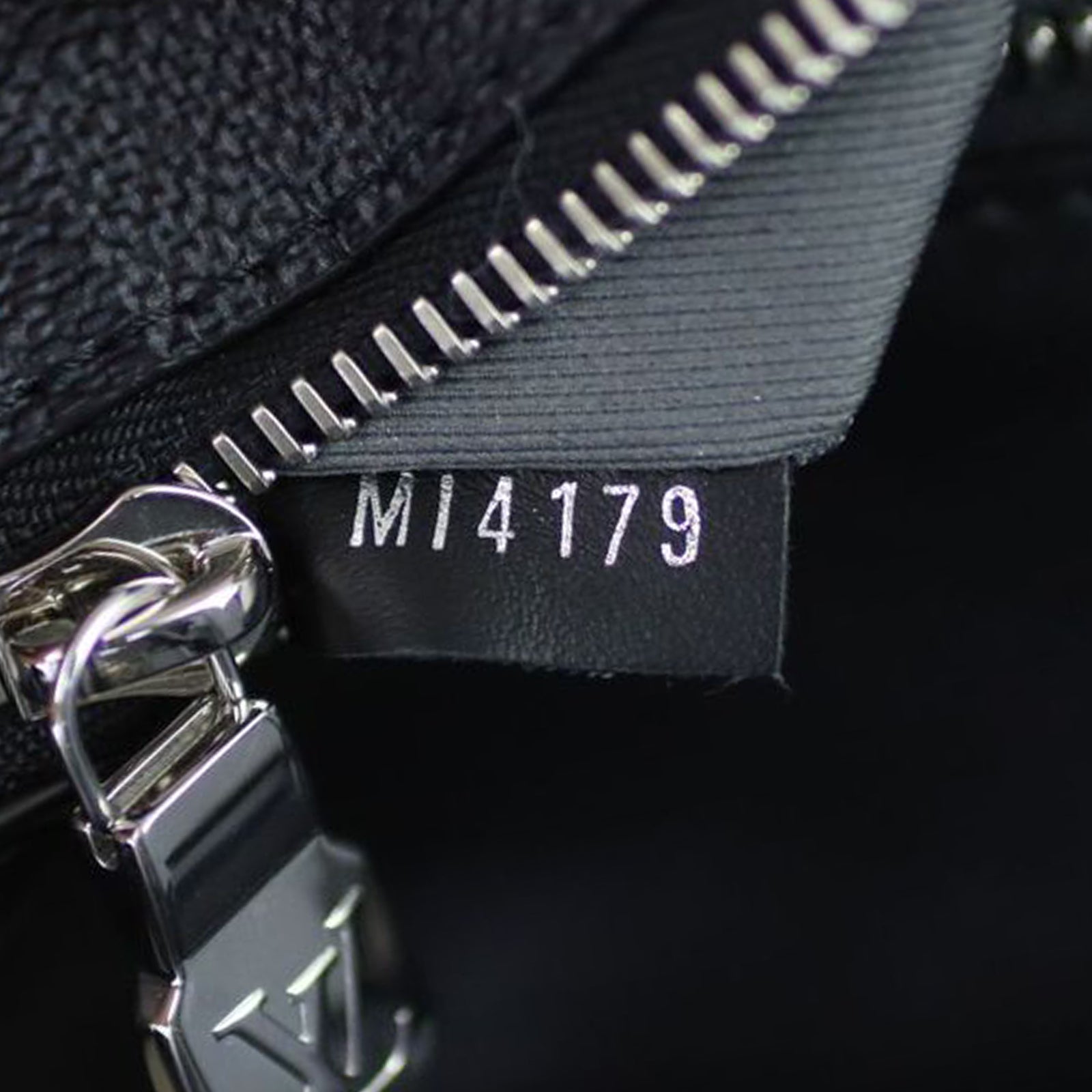 Louis Vuitton Campus Bum Bag Damier Graphite Date code