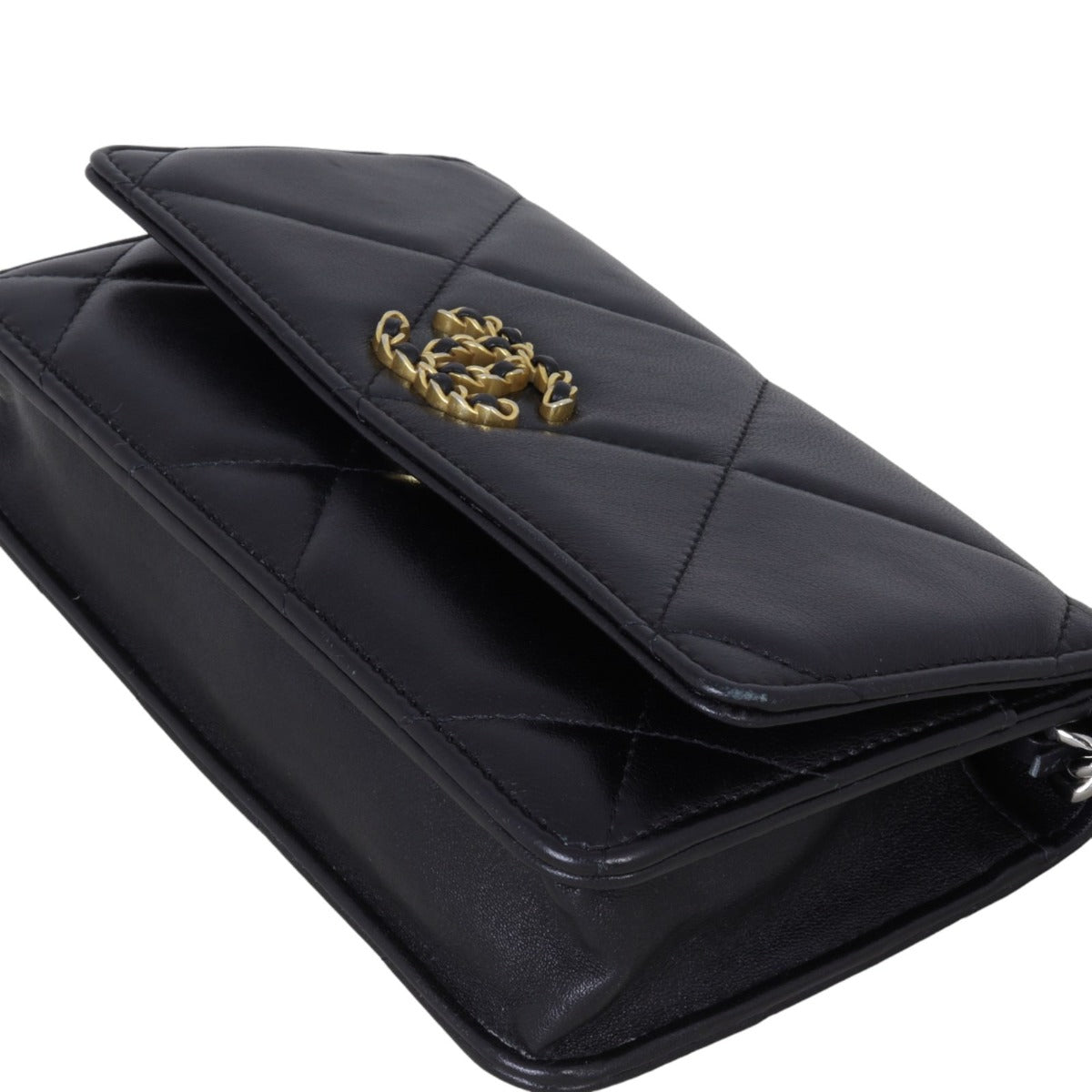 Chanel 19 Wallet On Chain