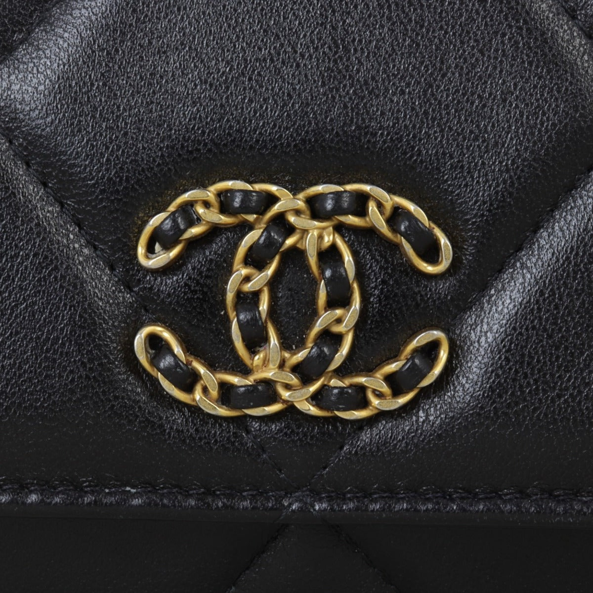 Chanel 19 Wallet On Chain