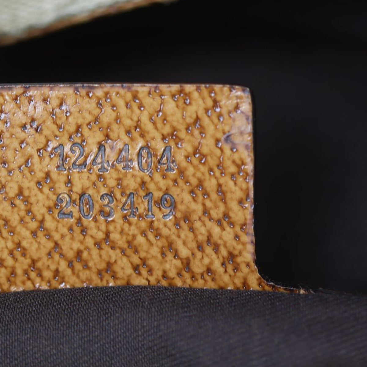 Gucci GG Canvas Jackie Nailhead Tote Date code
