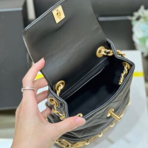 Balo Chanel Charm Hang Hieu Sieu Cap Mau Den 18x18x8cm 2.jpg