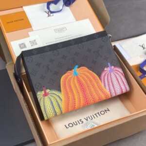 Clutch Cam Tay Louis Vuitton LV Pochette 8 600x800 1.jpg
