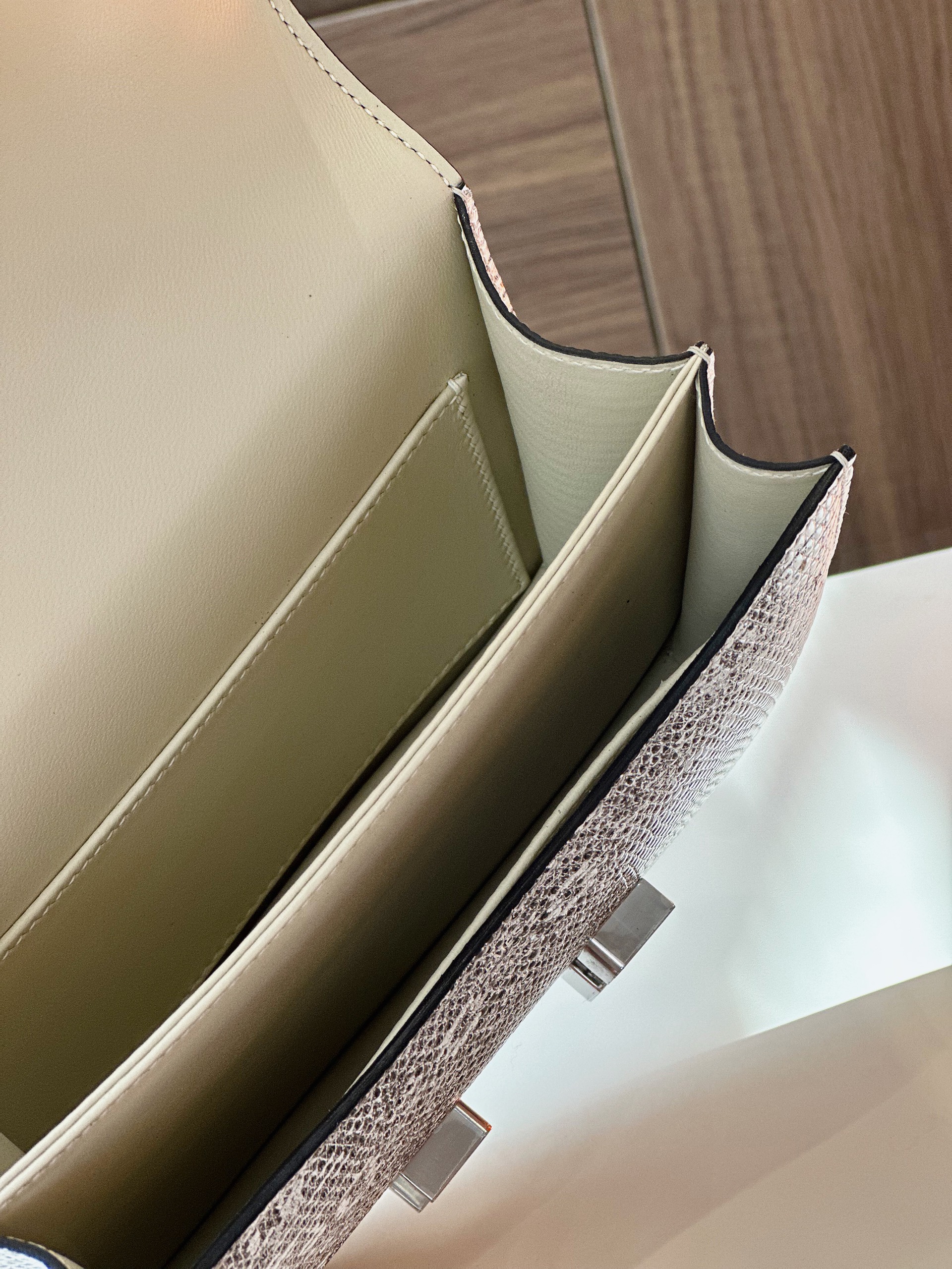 Tui Like Auth Hermes Constance Omber Lizard Da Than Lan Khoa Bac 19cm 3.jpg