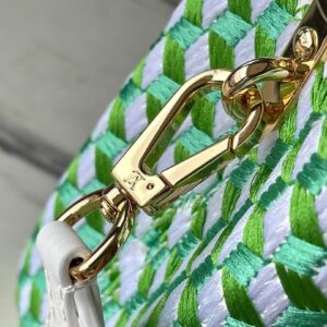 Tui Louis Vuitton LV Capucines Nu Hoa Tiet Dan Mau Xanh Sieu Cap 21cm 2.jpg