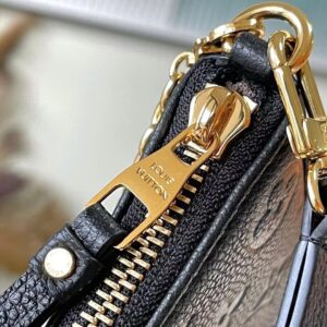 Tui Louis Vuitton LV Easy Pouch On Strap Mau Den Sieu Cap 19x11 1.jpg