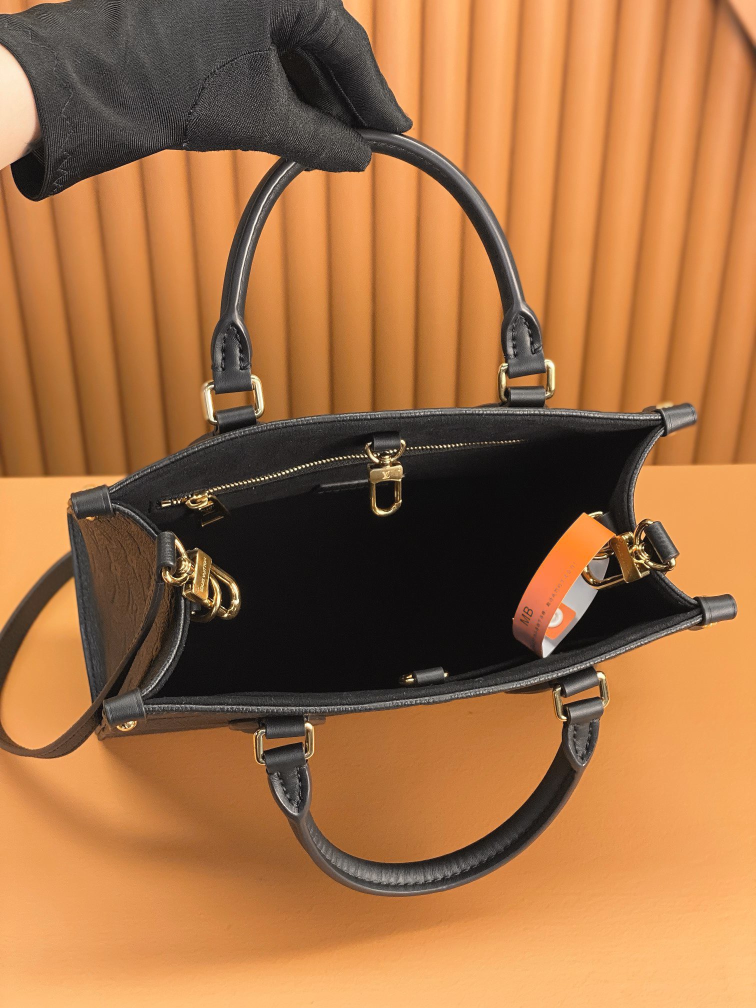 Tui Louis Vuitton LV On The Go PM Tote Bag Replica 11 Mau Den 25cm 5 1.jpg