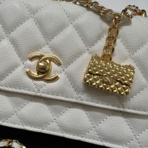 Tui Xach Chanel Woc Charm Mau Trang Sieu Cap Da Hat 20cm 4.jpg