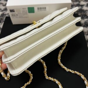 Tui Xach Chanel Woc Charm Mau Trang Sieu Cap Da Hat 20cm 6.jpg