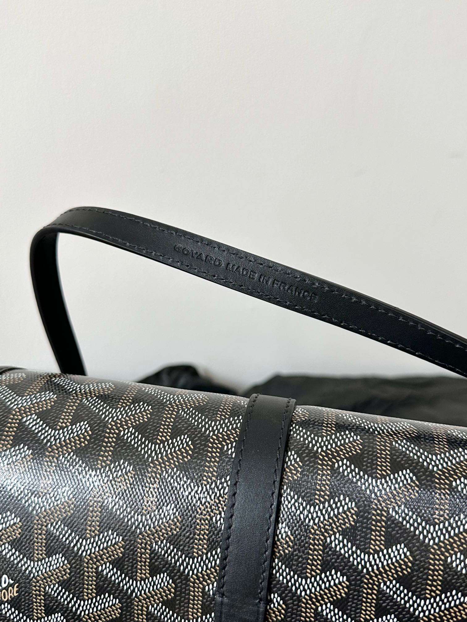 Tui Xach Goyard Sieu Cap Mau Den Deo Cheo Nu 22x16x7cm 9 1.jpg