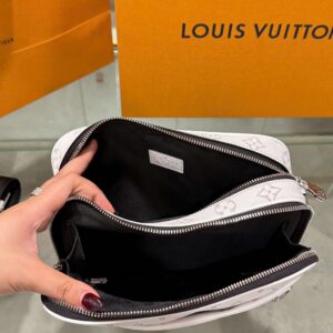 Tui Xach Hang Hieu Louis Vuitton LV Alpha Hoa Tiet Monogram Mau Trang 24x16x8cm 3.jpg