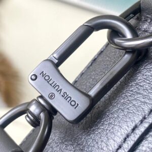 Tui Xach Nam Louis Vuitton LV Fastline Mau Den Sieu Cap 1.jpg