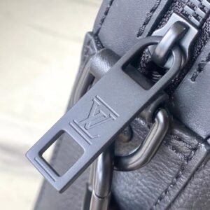 Tui Xach Nam Louis Vuitton LV Fastline Mau Den Sieu Cap 6.jpg