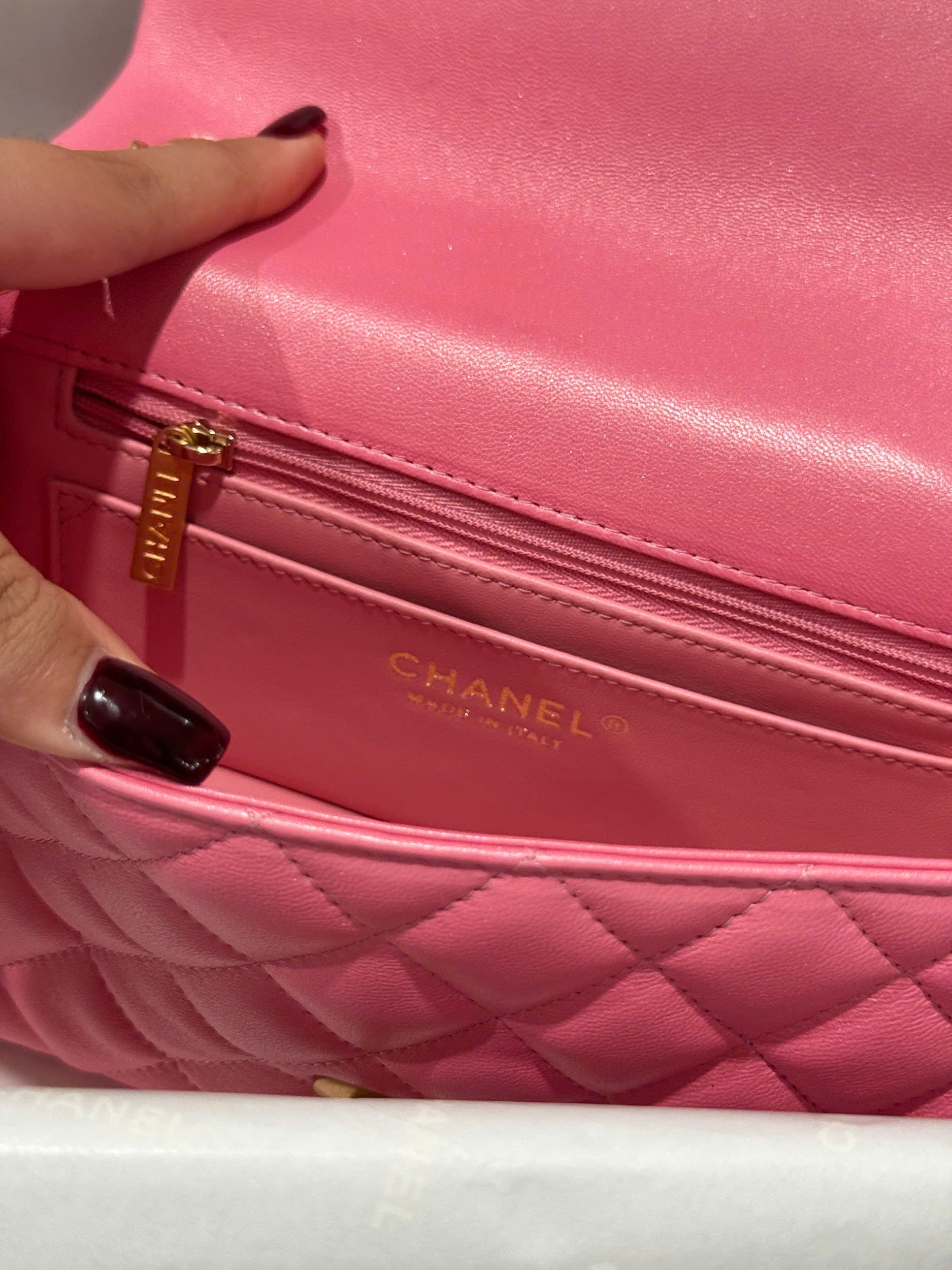 Tui Xach Nu Chanel Classic Chuong Da That Mau Hong Dam Khoa Vang Like Auth 20cm 1.jpg