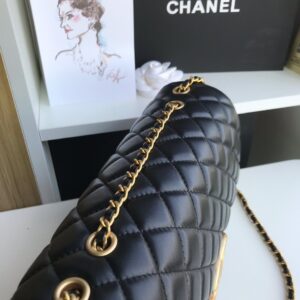 Tui Xach Nu Chanel Qua Tram Mau Den Da Li Mix Vang 25cm 8.jpg