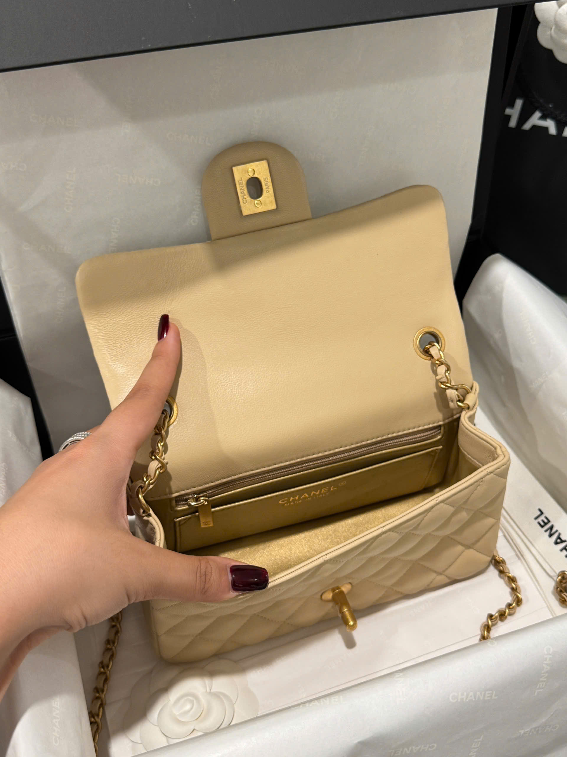 Tui Xach Nu Hang Hieu Chanel Classic Chuong Mau Be Khoa Vang 20cm 5.jpg