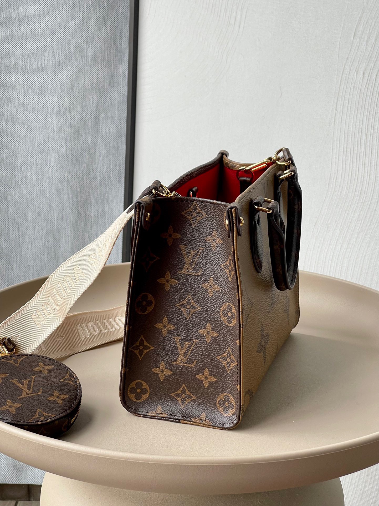 Tui Xach Nu Louis Vuitton LV On The Go Like Auth 25x19x11 2.jpg