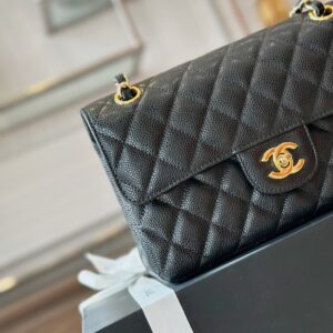 Tui Xach Sieu Cap Chanel Classic Mau Den Khoa Vang 23cm 5.jpg