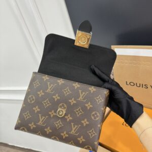 Tui Xach Sieu Cap Louis Vuitton LV Locky BB Monogram 20x7 6.jpg