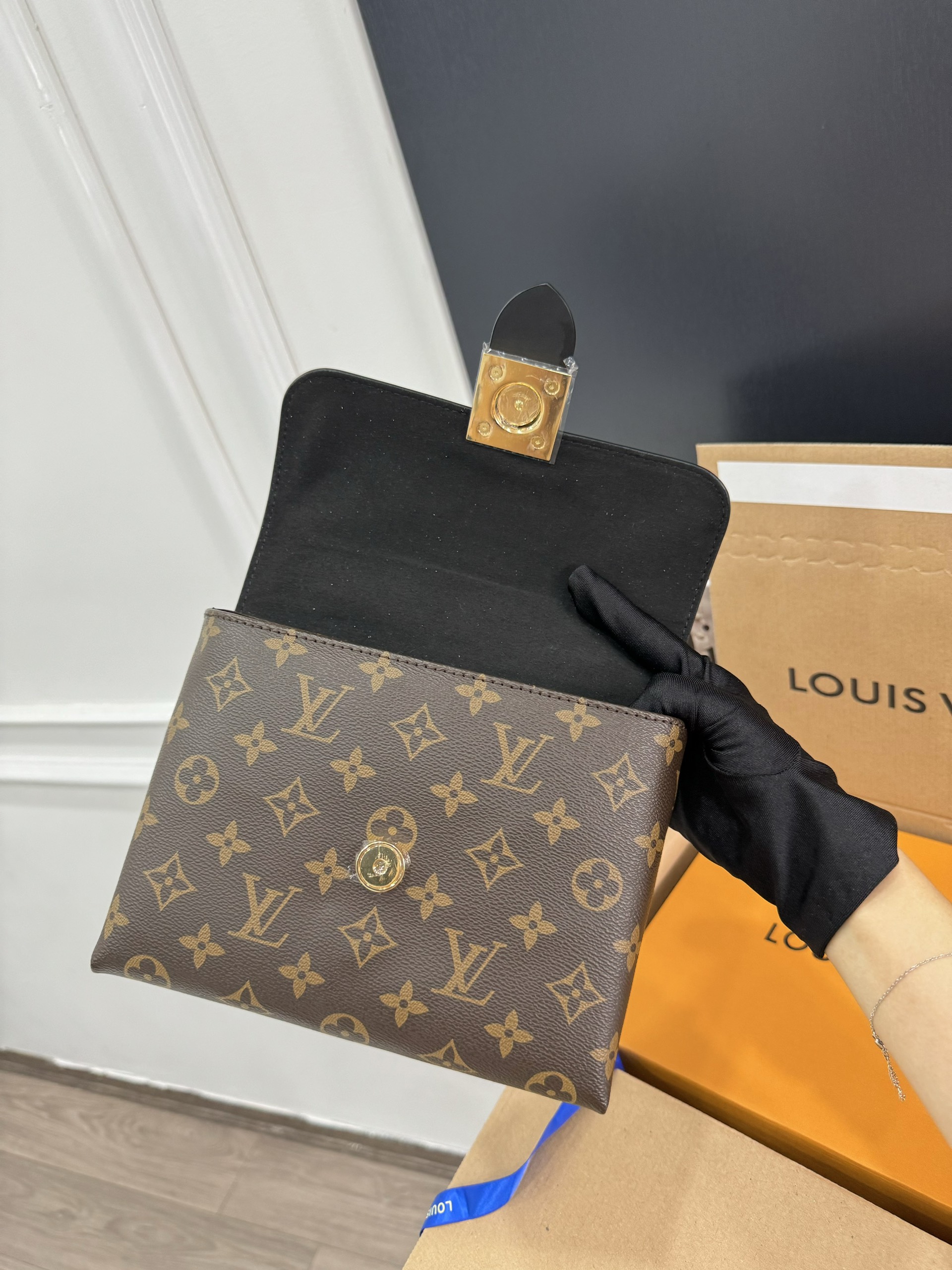 Tui Xach Sieu Cap Louis Vuitton LV Locky BB Monogram 20x7 6.jpg